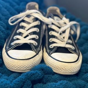 Black Converse size 6